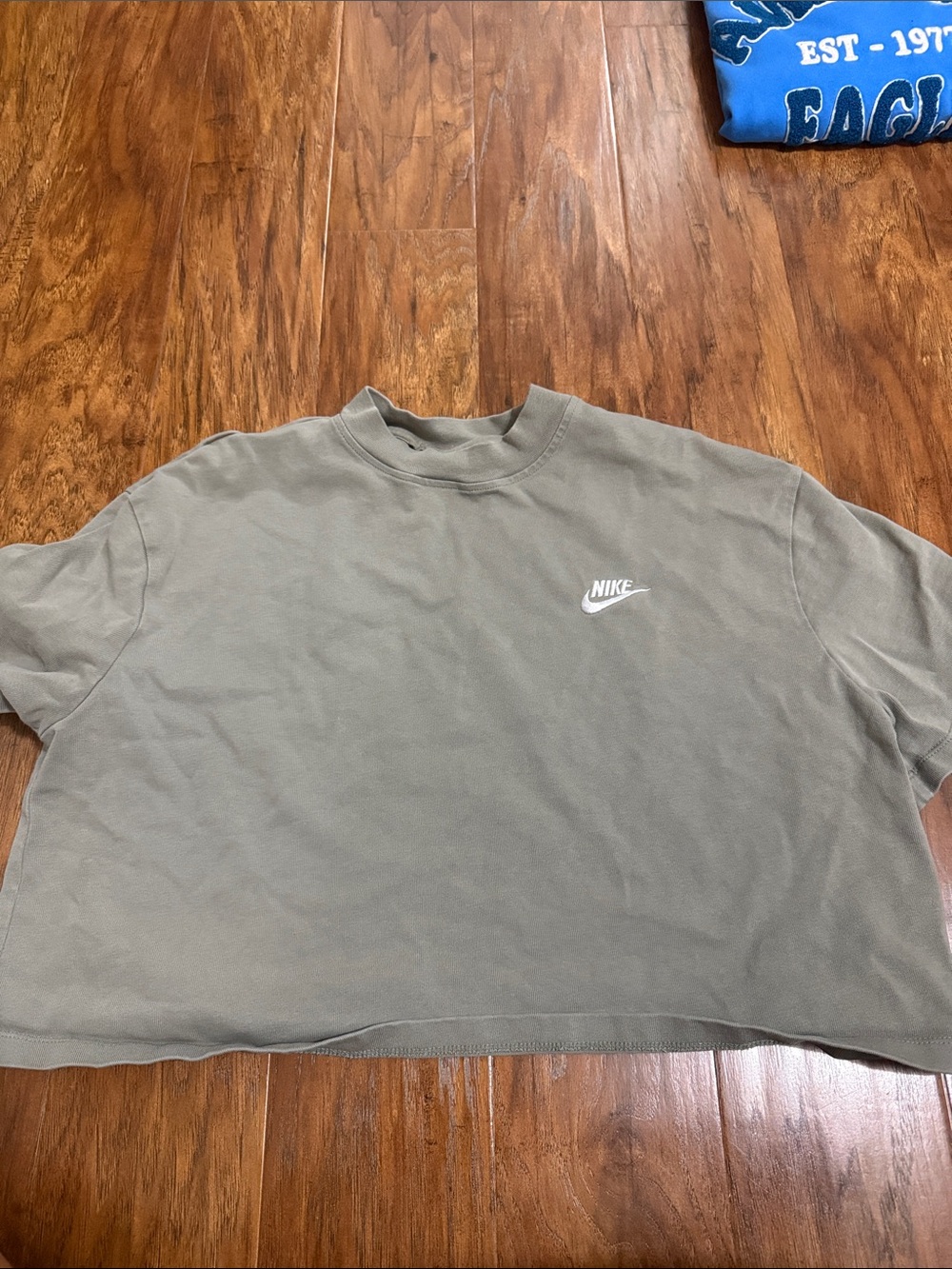 Nike Cropped Logo Tee in Olive